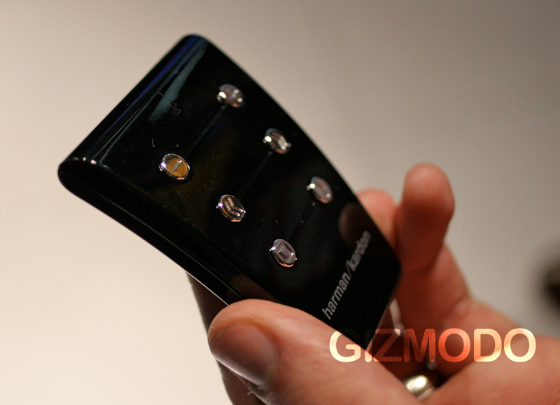 Illustration for article titled Hands-on with Harman Kardon's Go + Play: (Verdict: Boomy Boom-Dock)